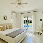- Private Pool - 9 Guests - *