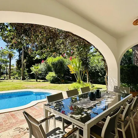 Villa - Private Pool - 9 Guests - *