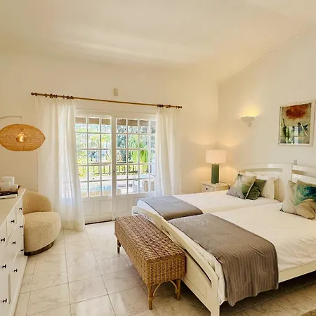 - Private Pool - 9 Guests - Villa