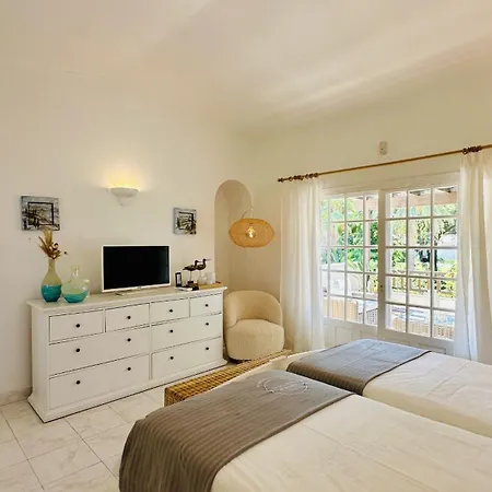 - Private Pool - 9 Guests - Villa